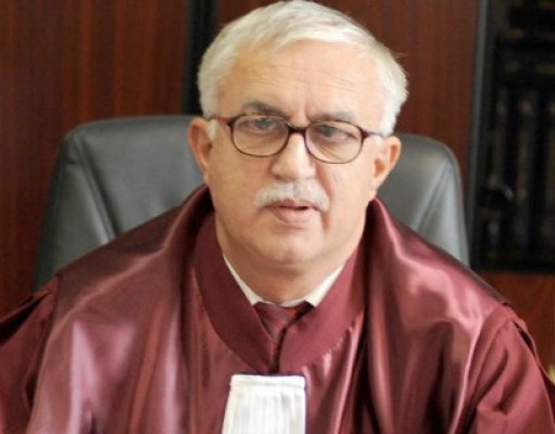 Proiectul de revizuire a Constituţiei: mai multe elemente sunt neconstituţionale